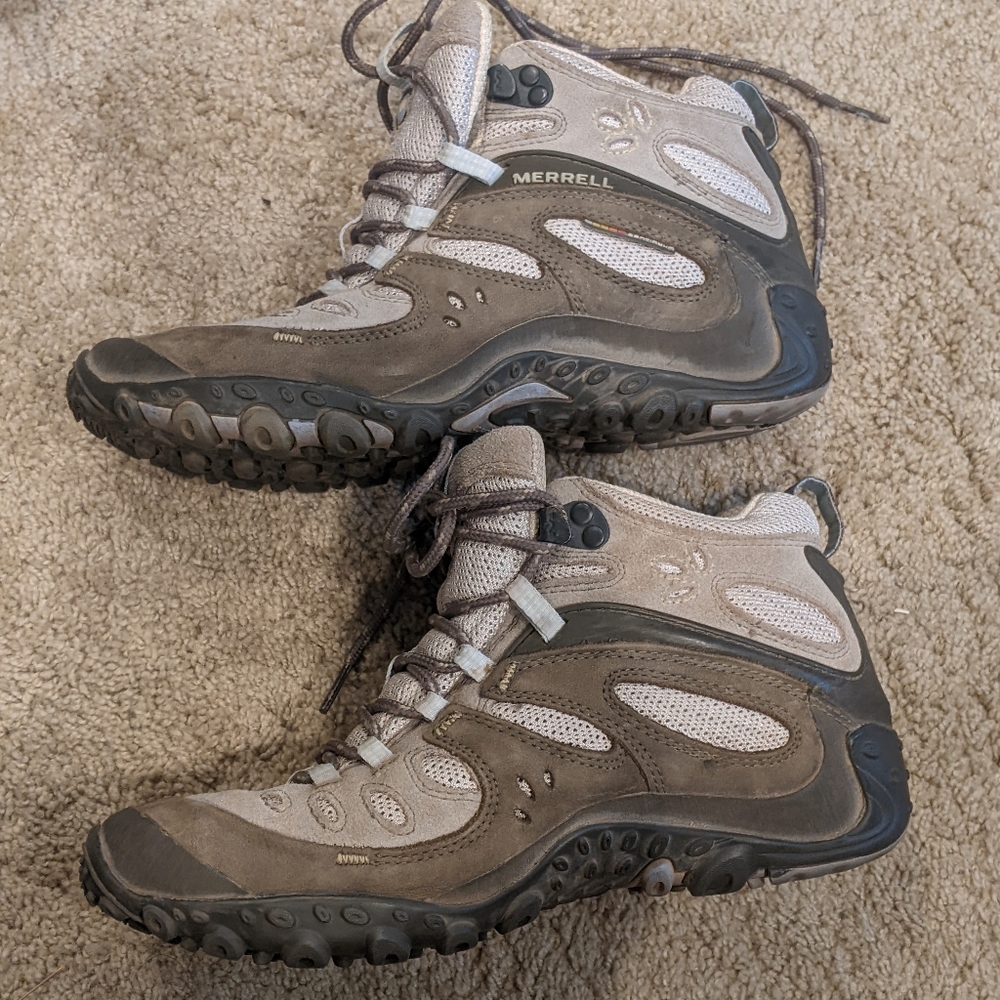 Merrell Chameleon Arc Mid Outdoor Waterproof Hiking Boots Womens, 7.5
